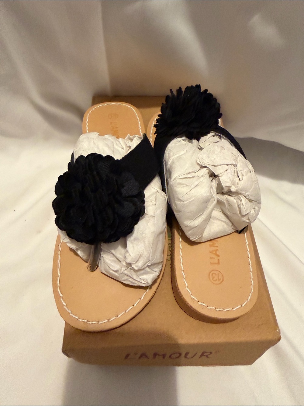 NWT LAmour Pretty Flower Thong Sandal Black Pom Pom Size 13 Girls